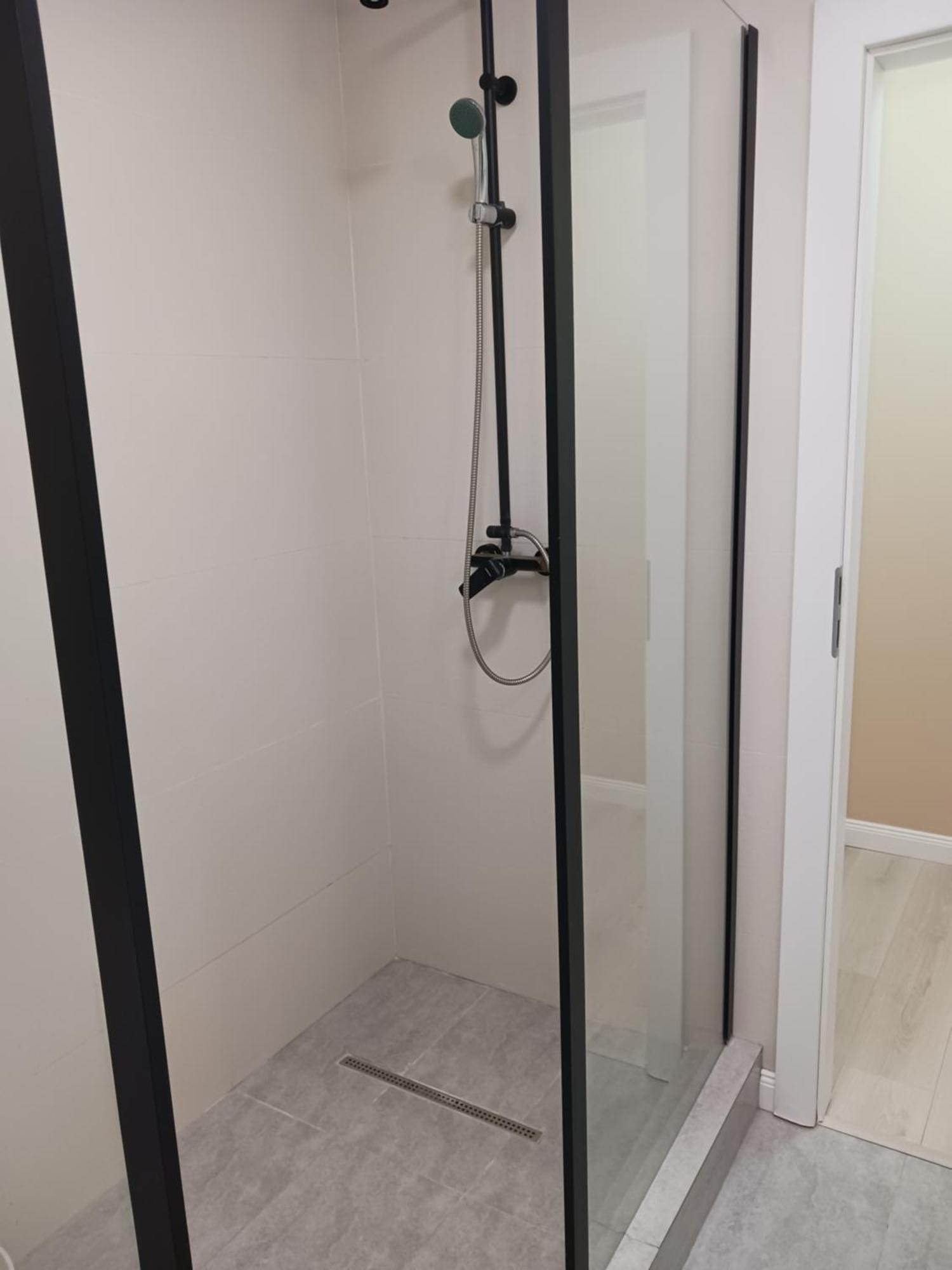 Ferienwohnung Myky Mouse Nu Primesc Santieristi Si Petrecareti Bukarest Exterior foto